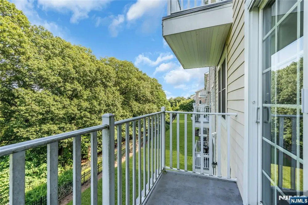 28 Forshee Circle Montvale, NJ 07645