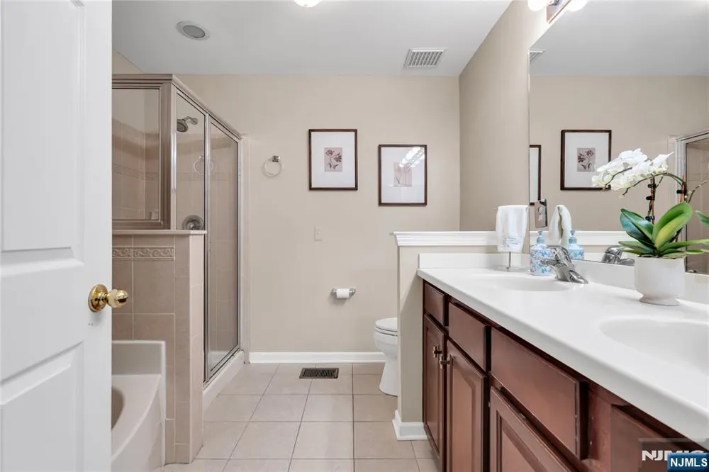 28 Forshee Circle Montvale, NJ 07645