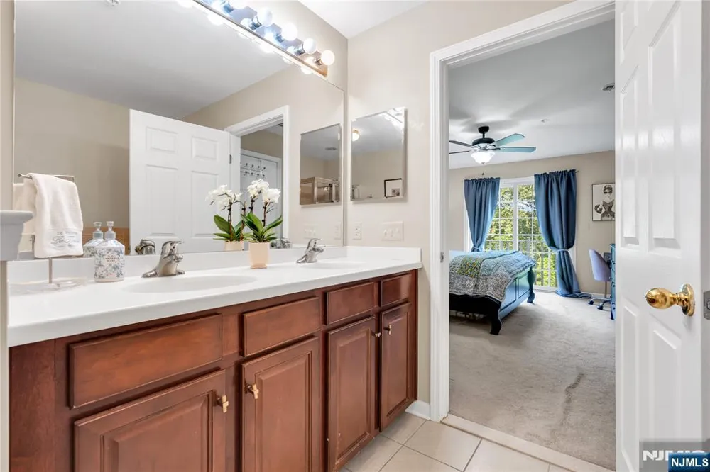 28 Forshee Circle Montvale, NJ 07645