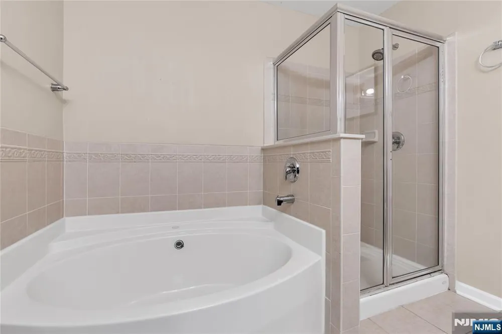 28 Forshee Circle Montvale, NJ 07645