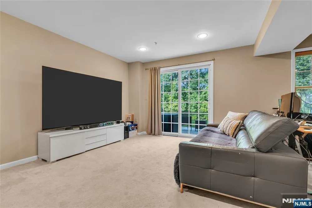 28 Forshee Circle Montvale, NJ 07645
