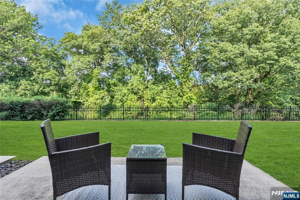 28 Forshee Circle Montvale, NJ 07645