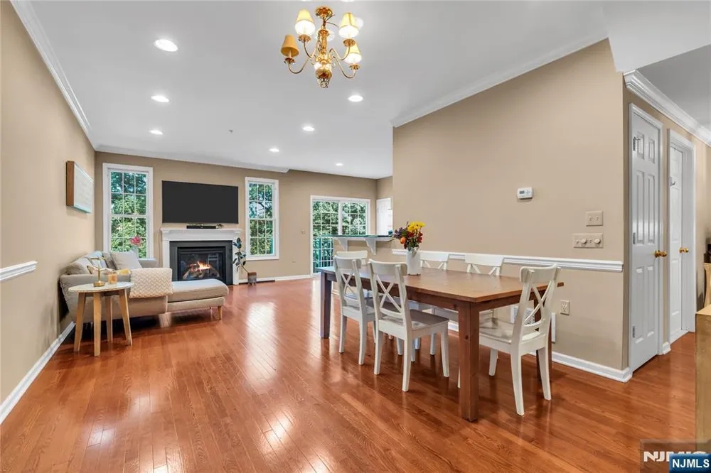 28 Forshee Circle Montvale, NJ 07645
