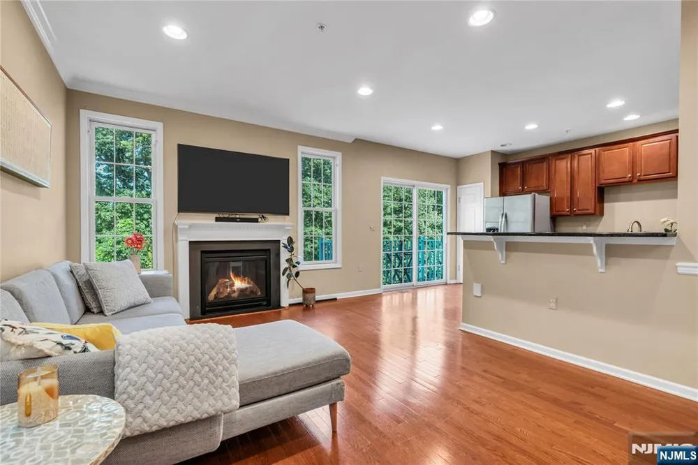 28 Forshee Circle Montvale, NJ 07645