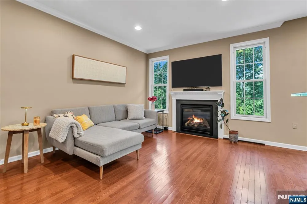 28 Forshee Circle Montvale, NJ 07645