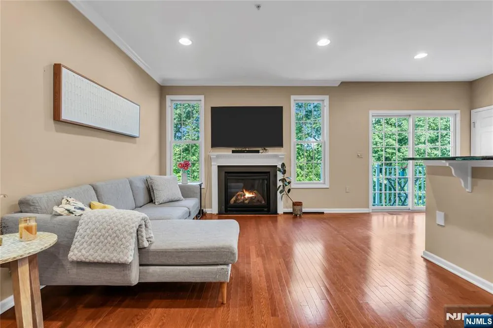 28 Forshee Circle Montvale, NJ 07645