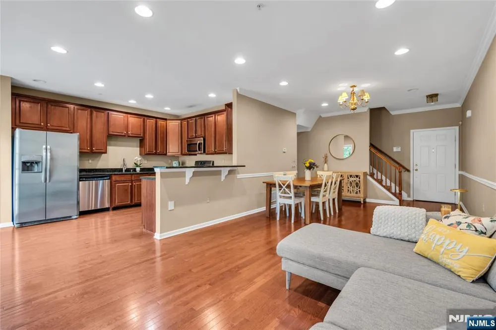 28 Forshee Circle Montvale, NJ 07645