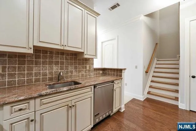 2315 The Plaza Plaza Tenafly, NJ 07670