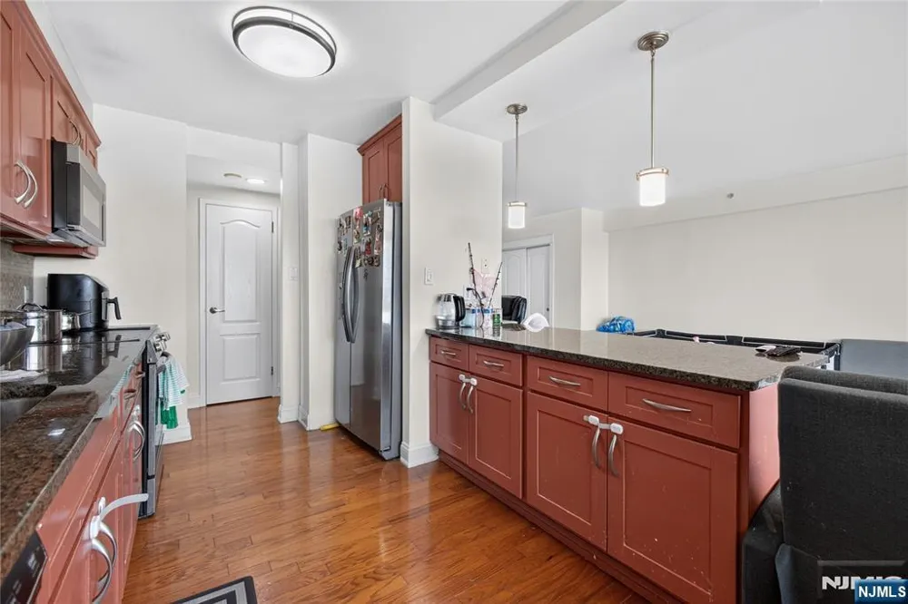 60 Parkway Drive 10C East Orange, NJ 07017