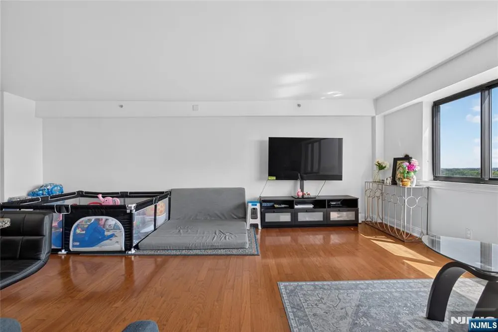 60 Parkway Drive 10C East Orange, NJ 07017