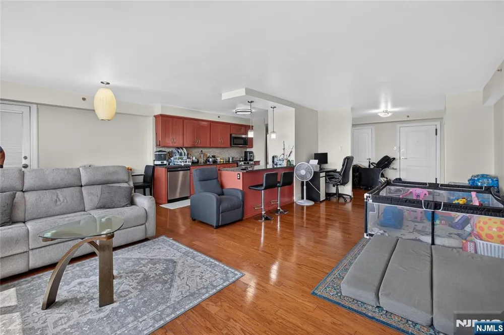 60 Parkway Drive 10C East Orange, NJ 07017