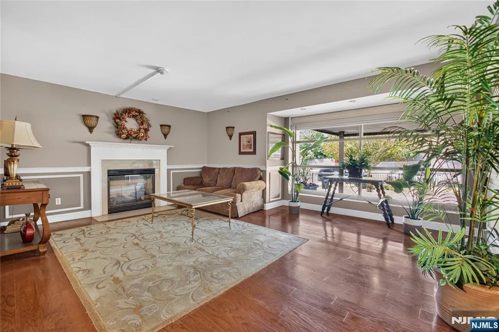 60 Parkway Drive 10C East Orange, NJ 07017