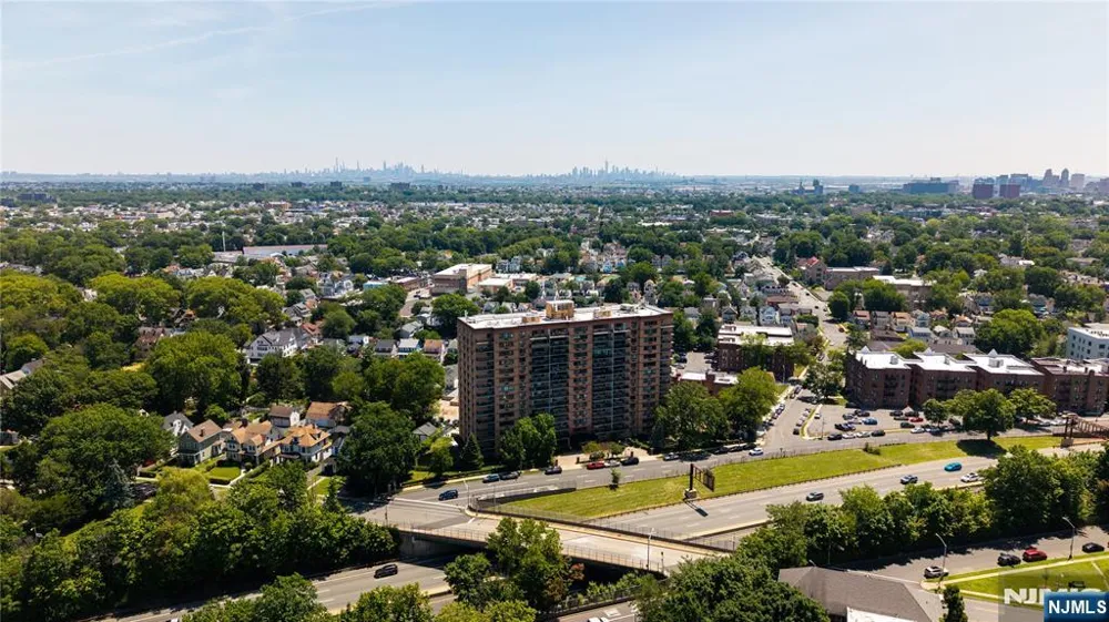 60 Parkway Drive 10C East Orange, NJ 07017