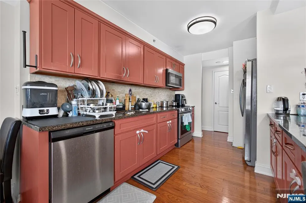 60 Parkway Drive 10C East Orange, NJ 07017