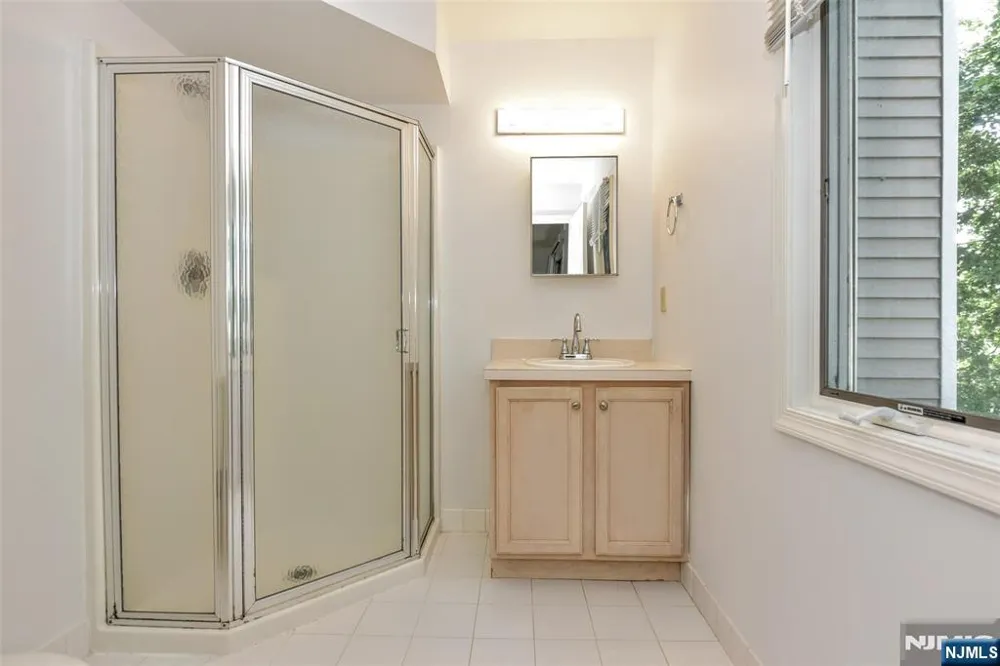125 Orchard Park Allendale, NJ 07401