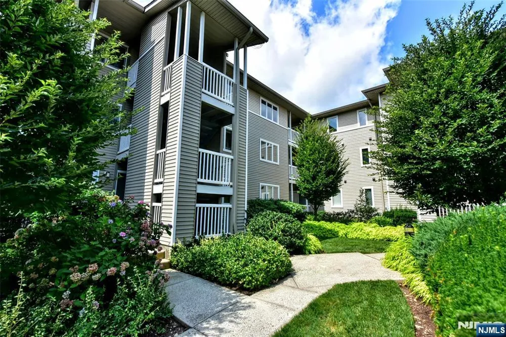 125 Orchard Park Allendale, NJ 07401