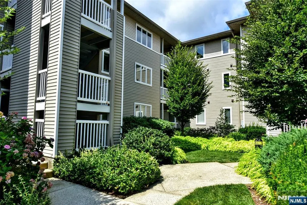125 Orchard Park Allendale, NJ 07401