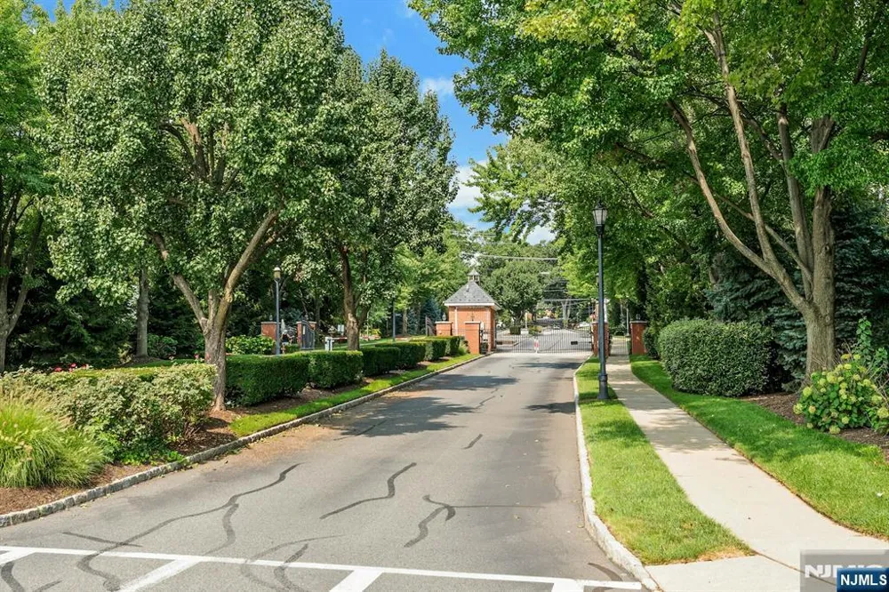 326 Winthrop Drive Nutley, NJ 07110