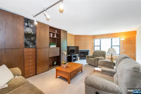 575 Grove Street F3