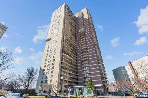 6040 Boulevard 8H