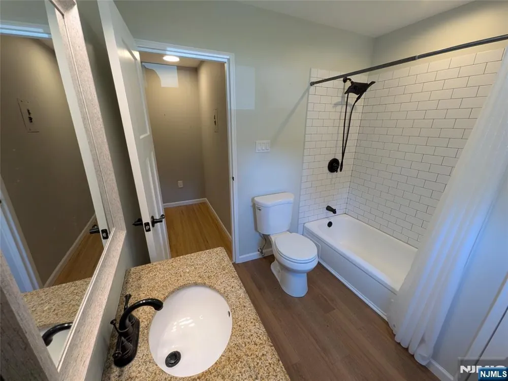 43 Manchester Wayne, NJ 07470