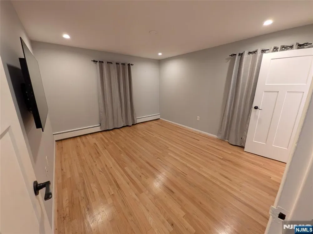 43 Manchester Wayne, NJ 07470