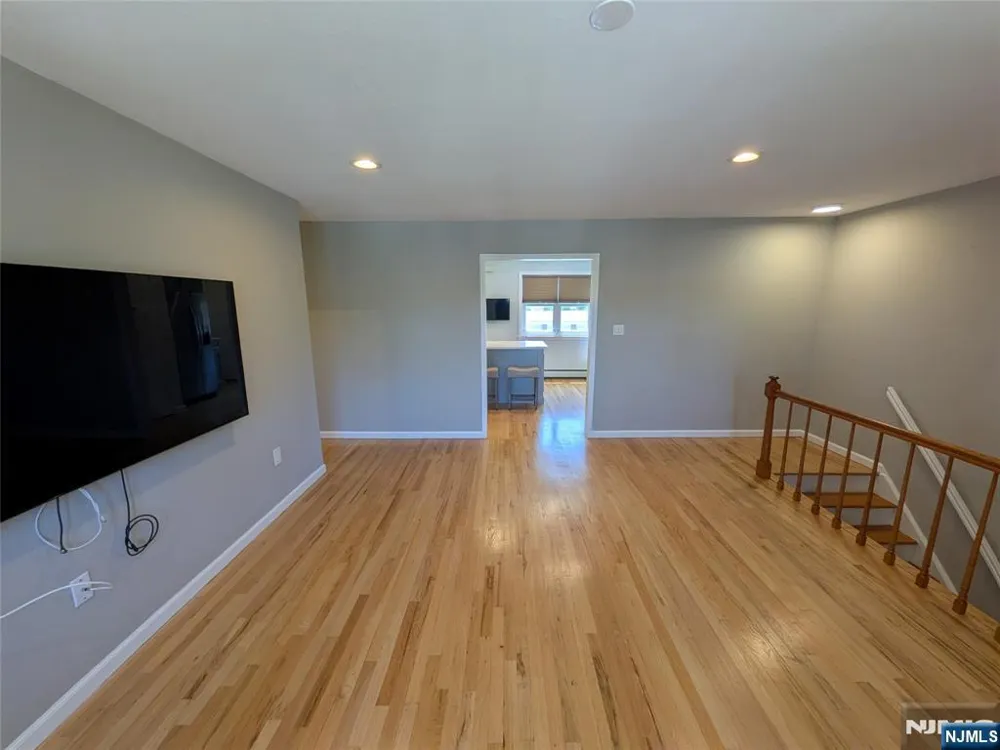 43 Manchester Wayne, NJ 07470