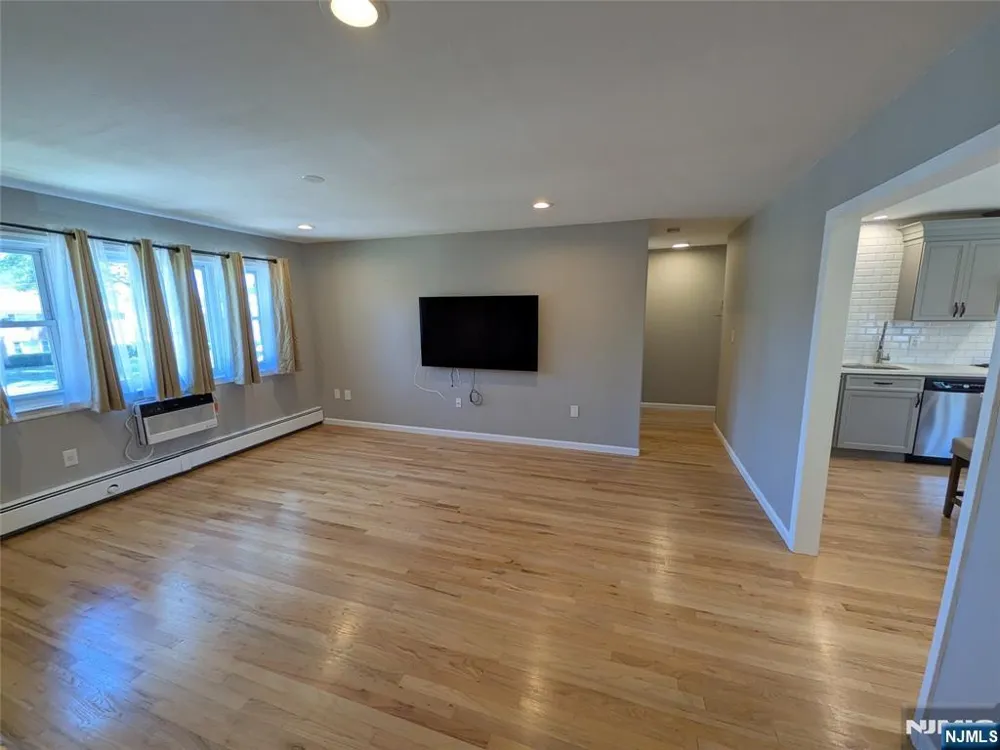 43 Manchester Wayne, NJ 07470