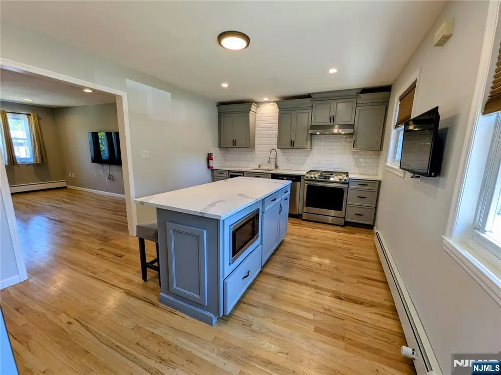 43 Manchester Wayne, NJ 07470