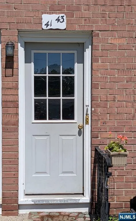 43 Manchester Wayne, NJ 07470