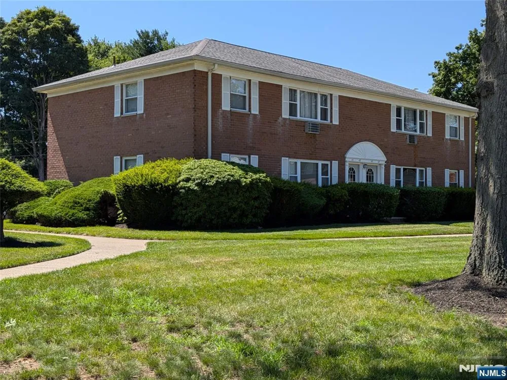 43 Manchester Wayne, NJ 07470