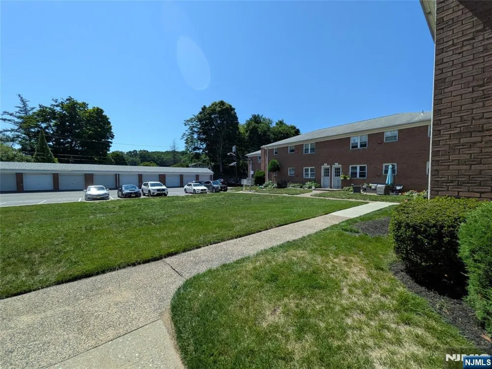 43 Manchester Wayne, NJ 07470
