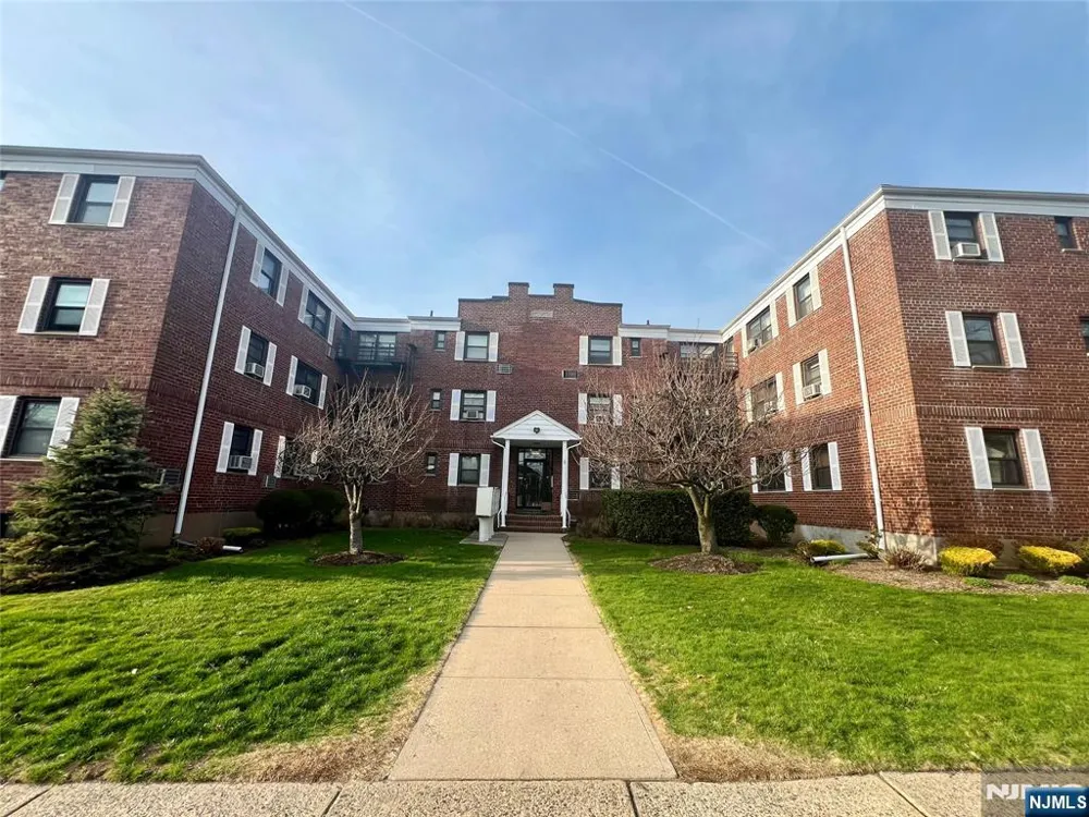 241 E Main Street 3A Bergenfield, NJ 07621