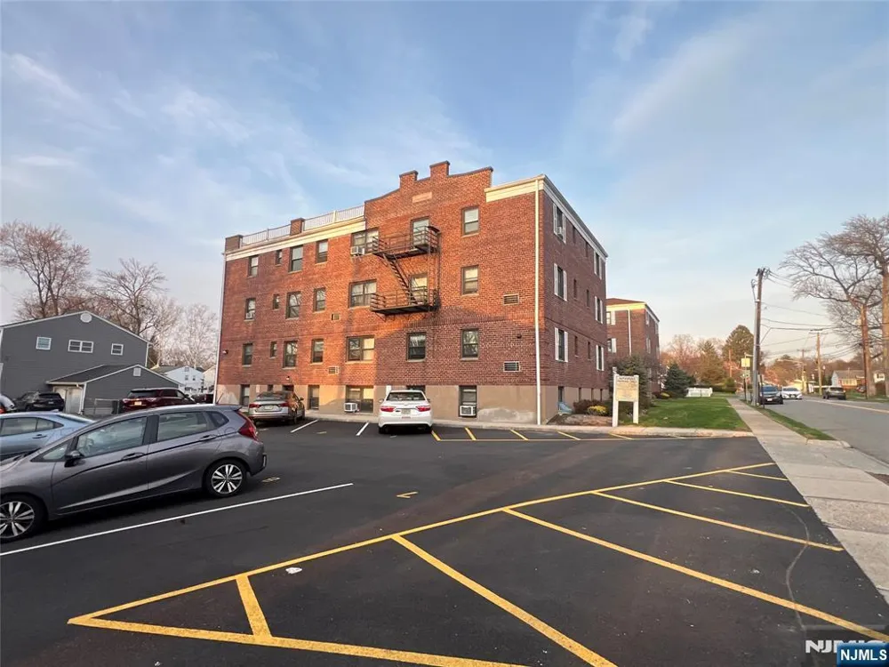 241 E Main Street 3A Bergenfield, NJ 07621