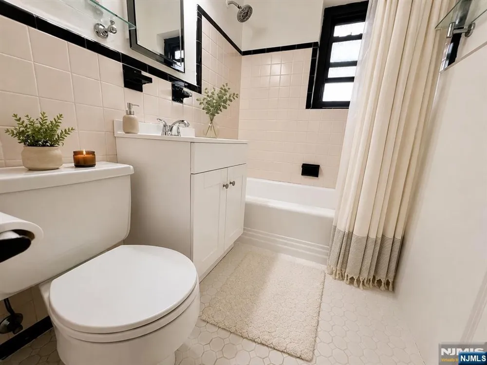 241 E Main Street 3A Bergenfield, NJ 07621