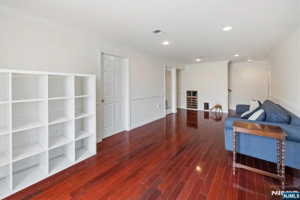 31 Forshee Circle 101 Montvale, NJ 07645
