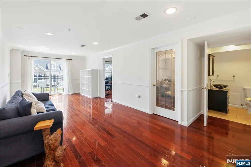 31 Forshee Circle 101 Montvale, NJ 07645
