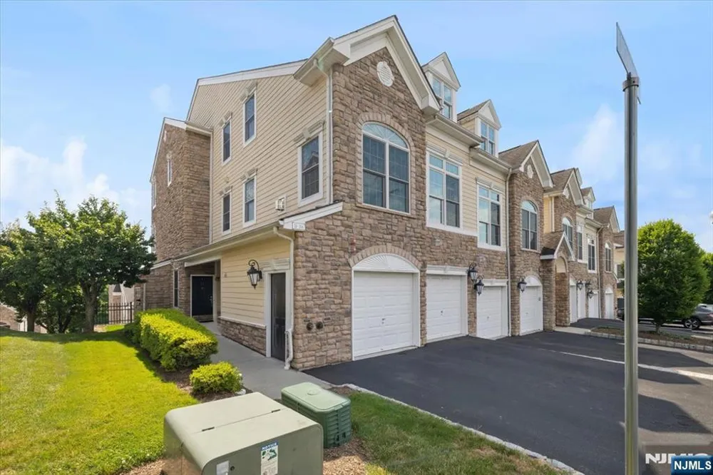 31 Forshee Circle 101 Montvale, NJ 07645
