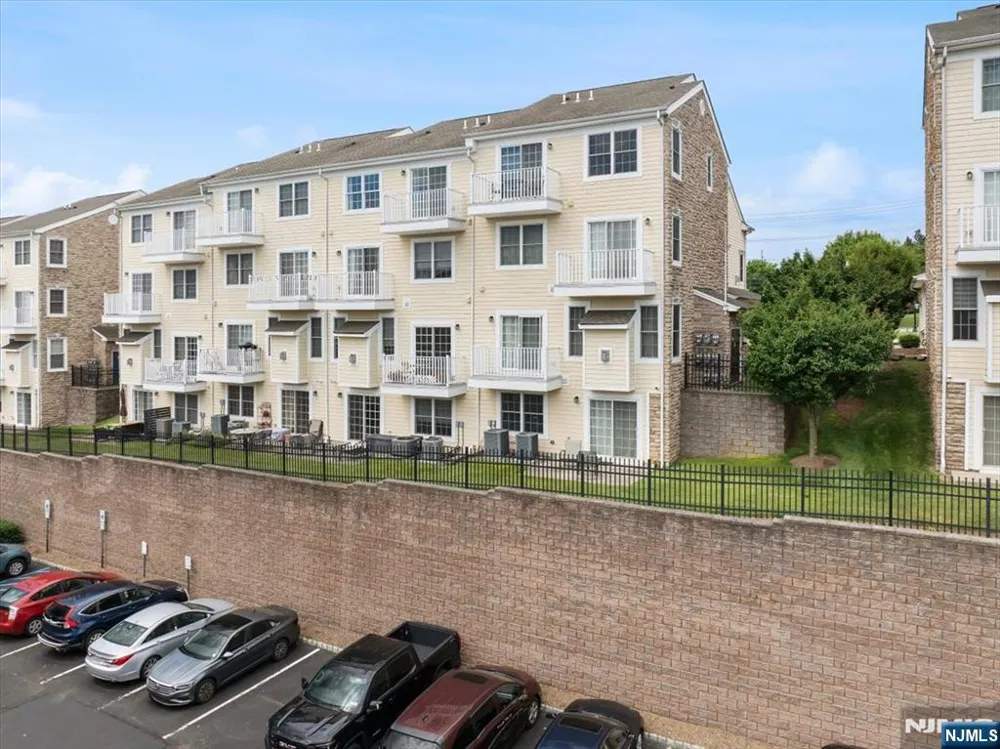 31 Forshee Circle 101 Montvale, NJ 07645