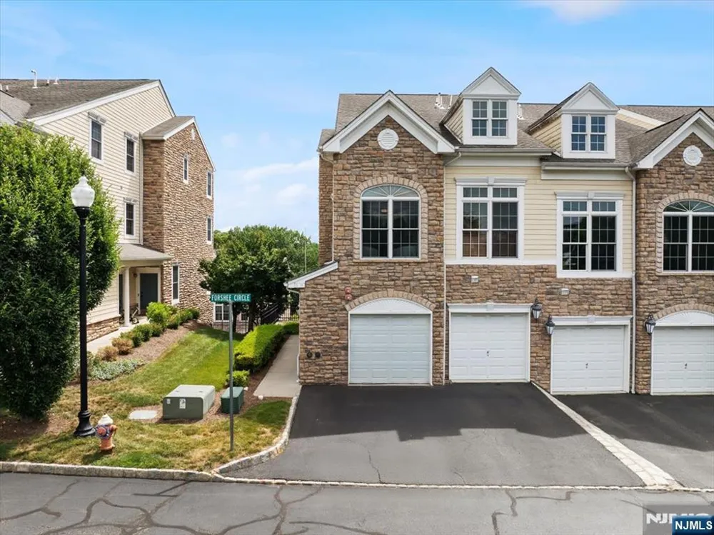 31 Forshee Circle 101 Montvale, NJ 07645