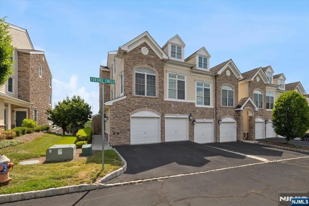 31 Forshee Circle 101 Montvale, NJ 07645