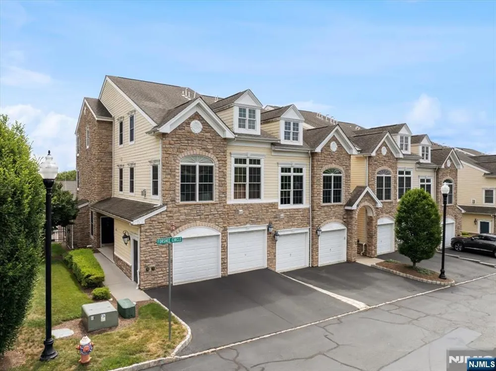 31 Forshee Circle 101 Montvale, NJ 07645
