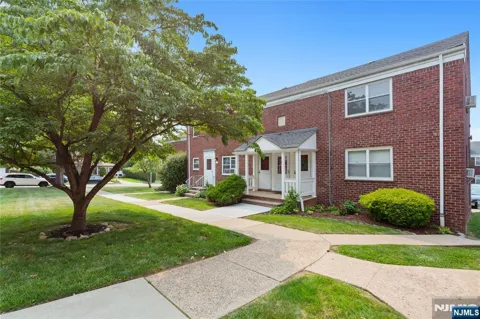 484 Crestwood Avenue 34