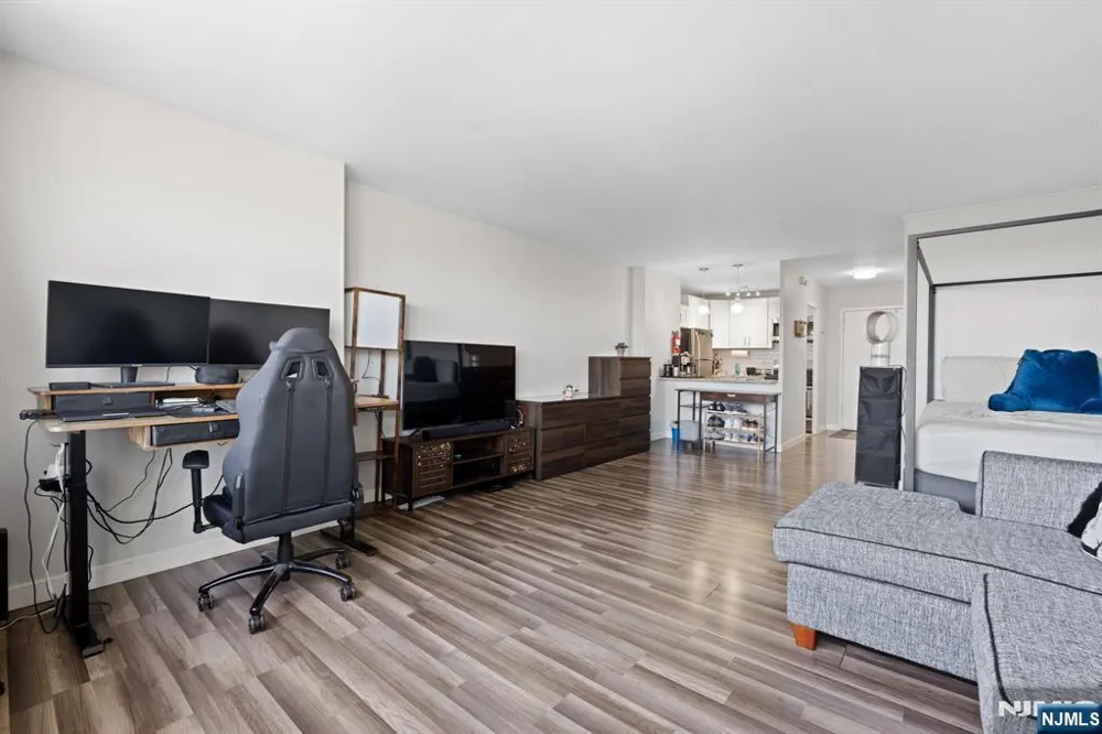285 Aycrigg Avenue 15C Passaic, NJ 07055