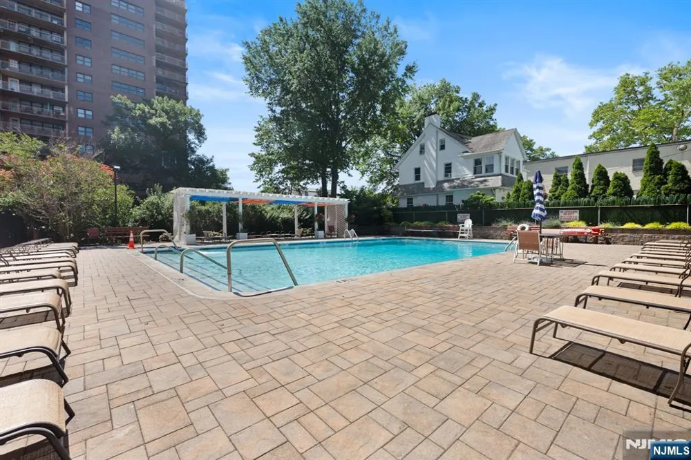 285 Aycrigg Avenue 15C Passaic, NJ 07055