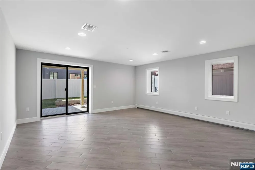 85 Washington Avenue 85 Cliffside Park, NJ 07010