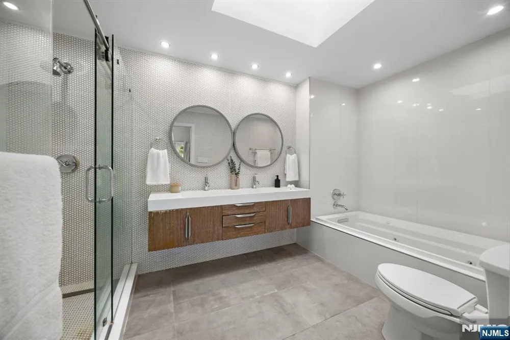 352 Gorge Cliffside Park, NJ 07010