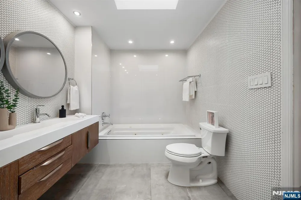 352 Gorge Cliffside Park, NJ 07010