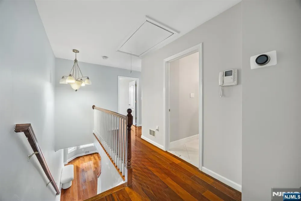 352 Gorge Cliffside Park, NJ 07010