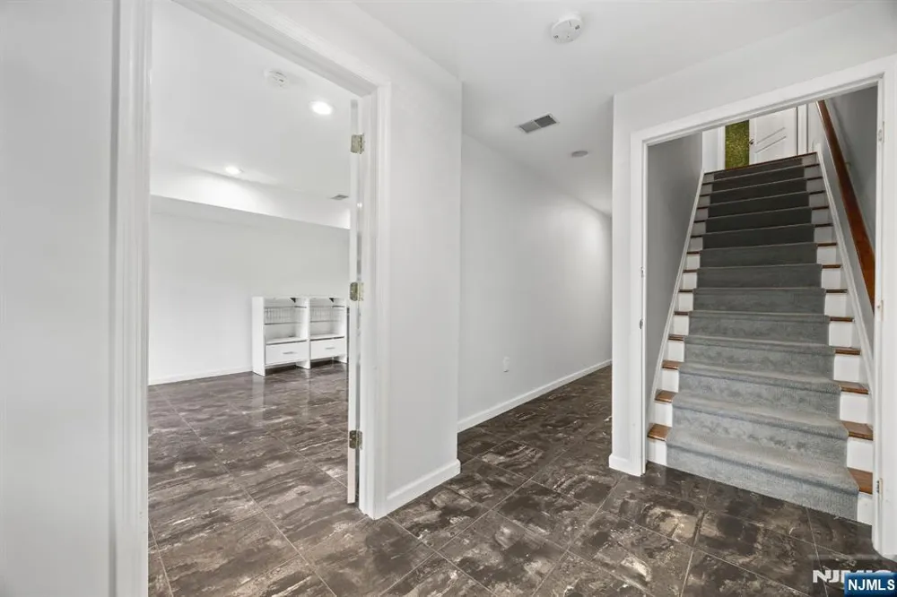 352 Gorge Cliffside Park, NJ 07010